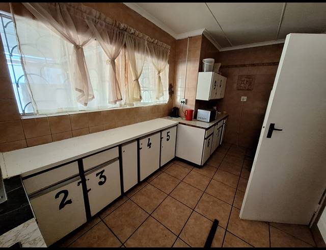 11 BEDROOM HOUSE FOR SALE IN VANDERBIJLPARK SE 7